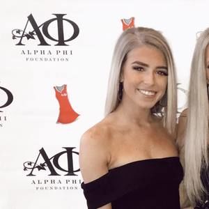 Meet your Posher, Maura